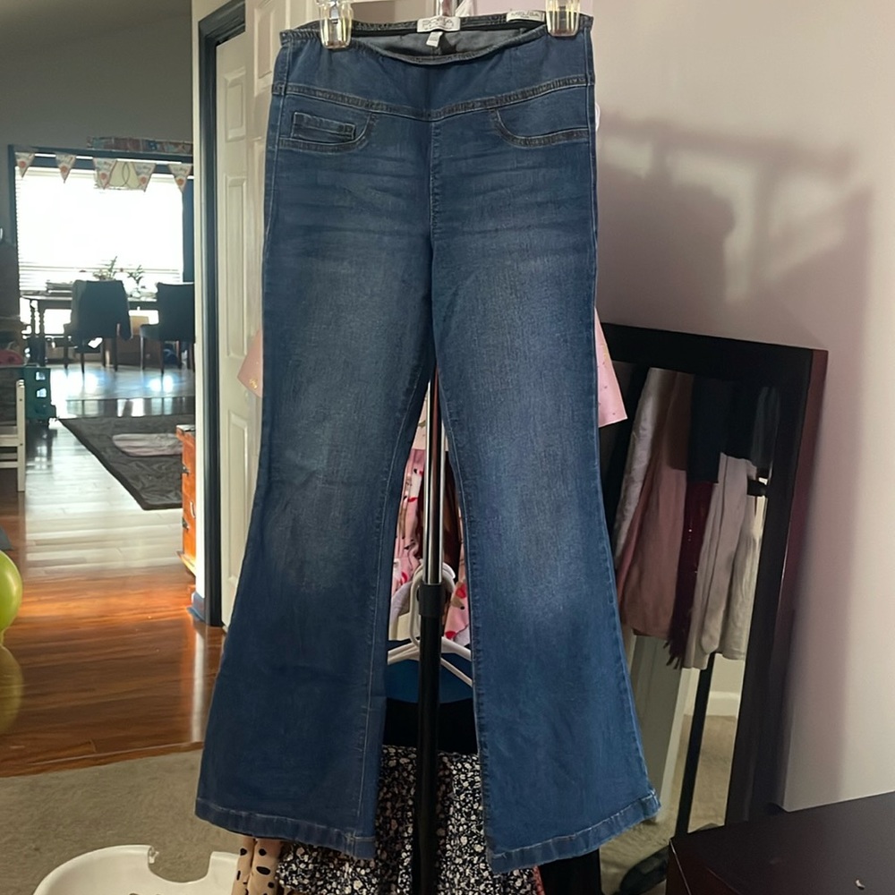 Sofia Vergara Jeans - Melissa Flare Pull On High Rise - 6S